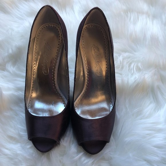 Michaelangelo "Paloma" Dyeable Heels - Picture 1 of 12